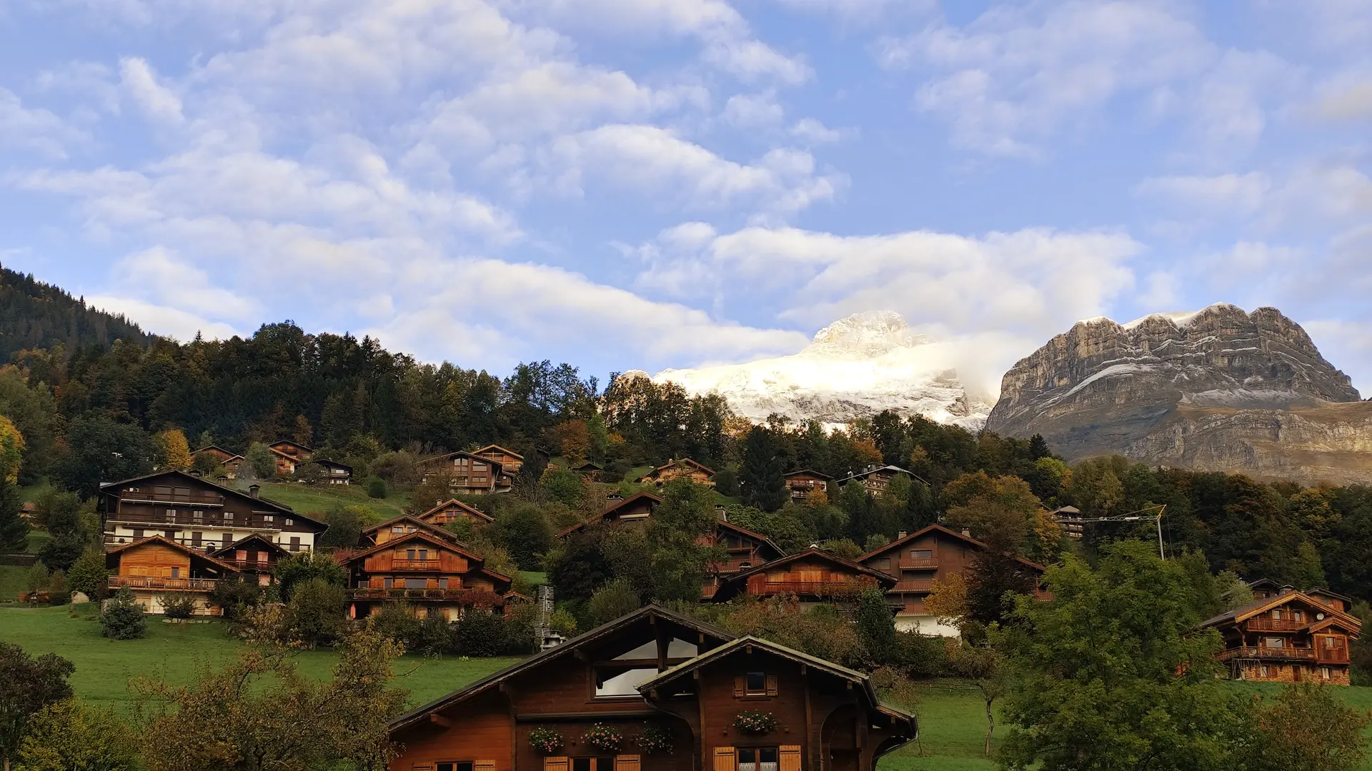 Vue du village depuis la Boucle de la Plagne