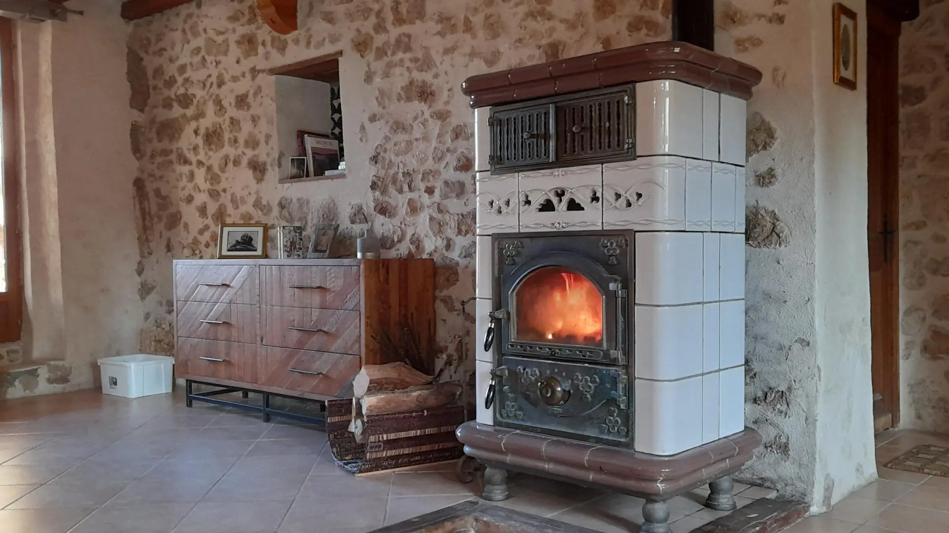 Le poêle en hiver, pièce principale