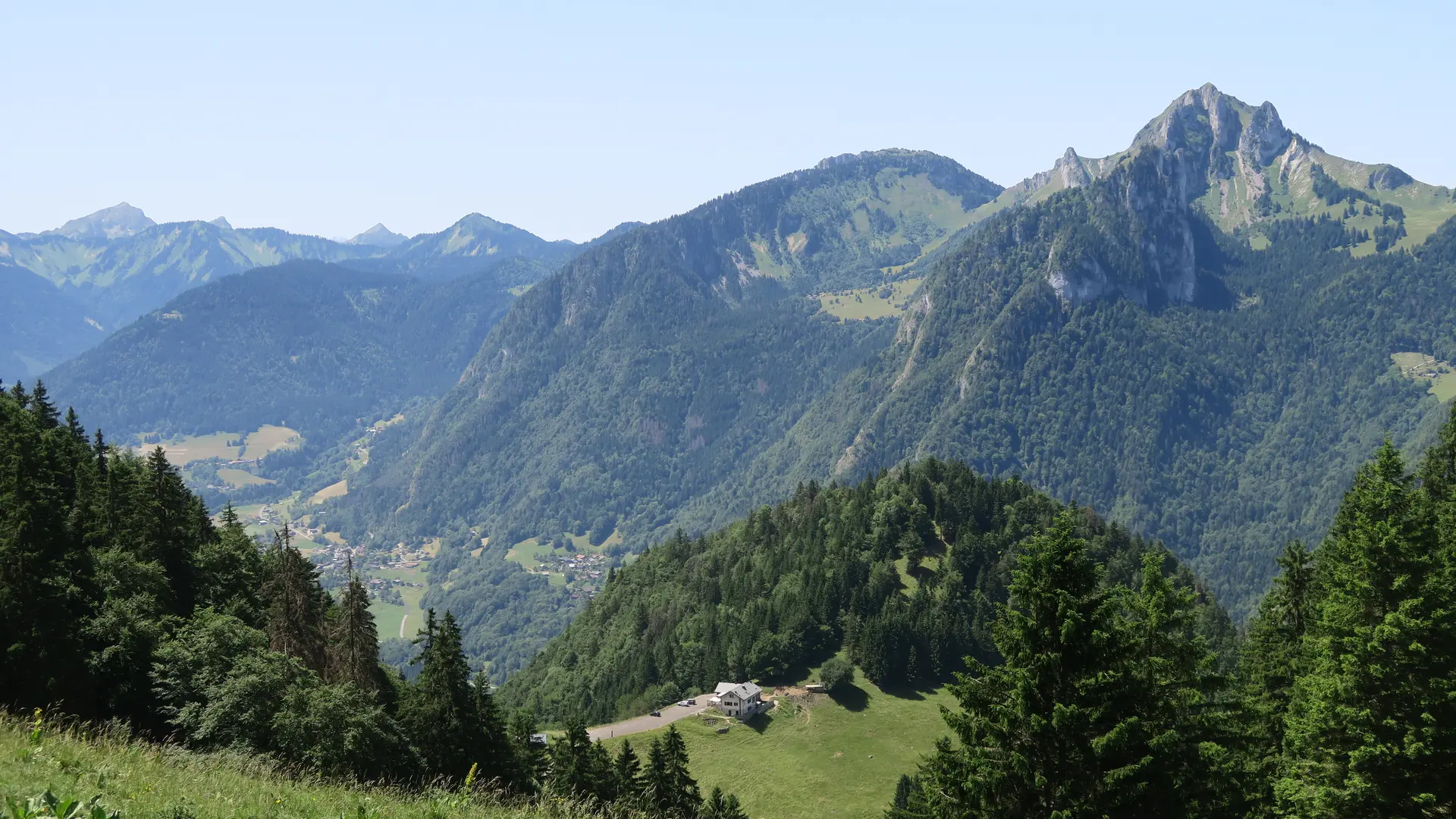 Montée vers la Pointe de Tréchauffé