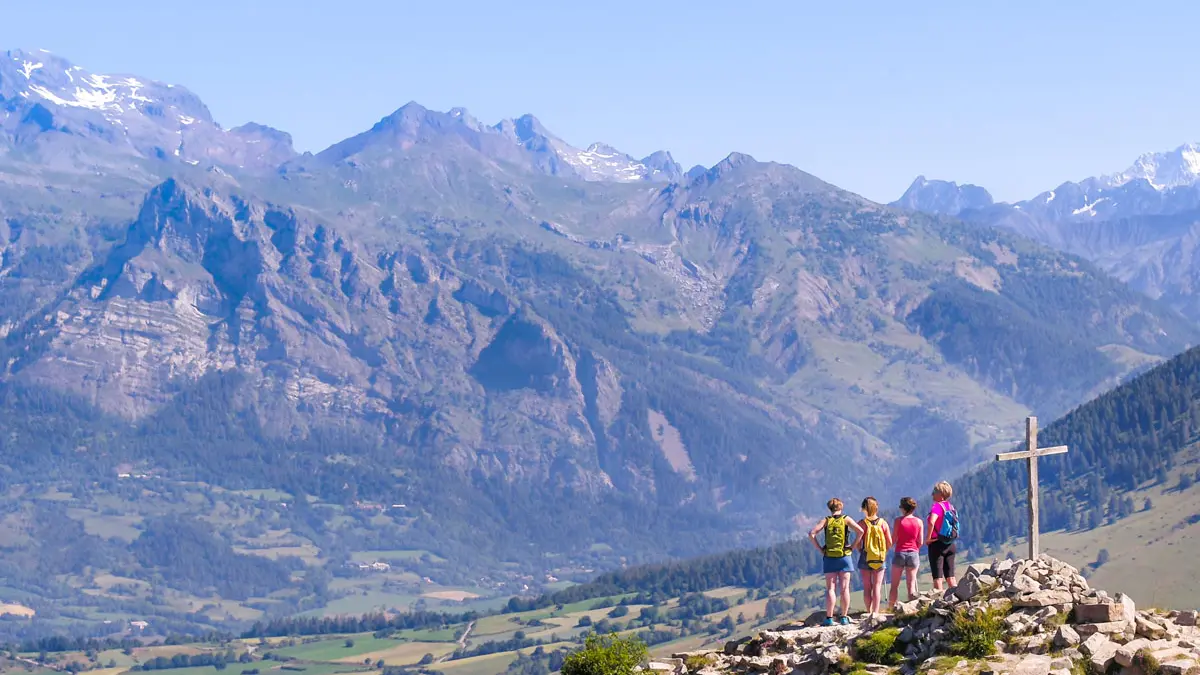Croix Saint-Philippe, au dessus d'Ancelle, vallée du Champsaur