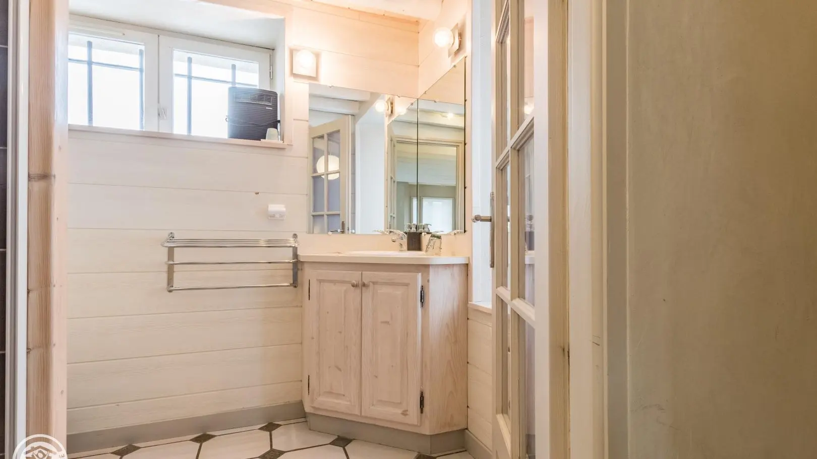 Salle d'eau chambre Bouquetin avec douche, vasque, toilette
