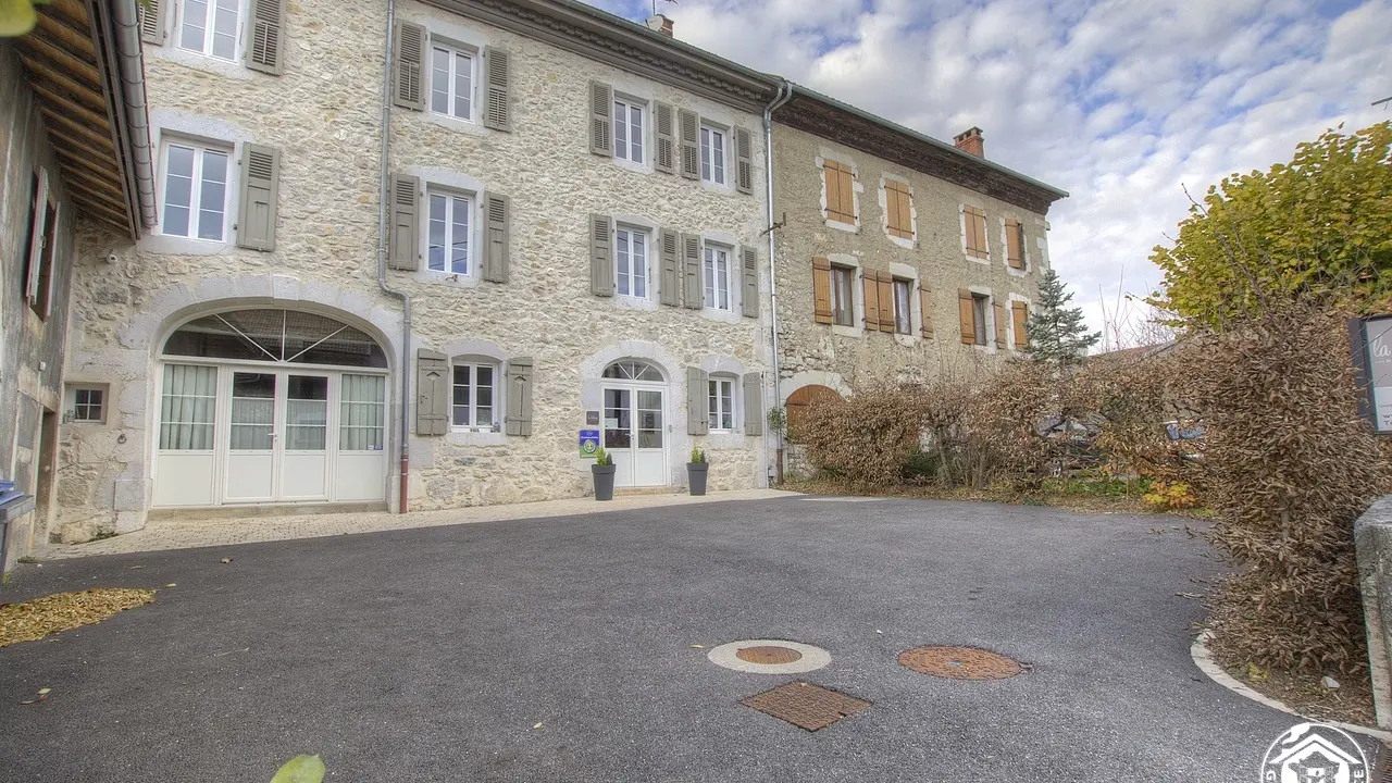 Façade de La Colonie côté rue du fort
