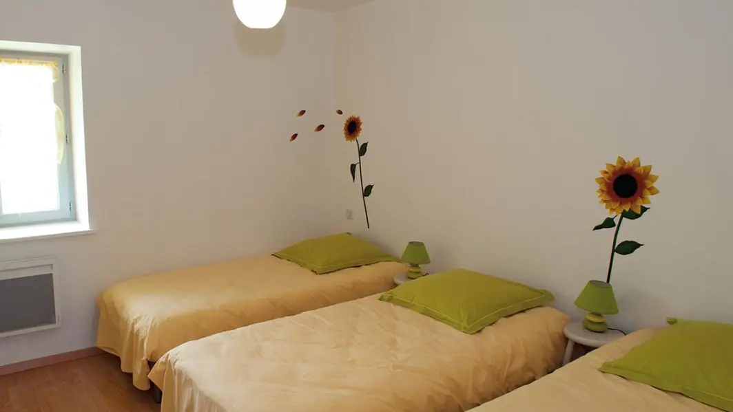 Chambre 3 lits simples Tournesol