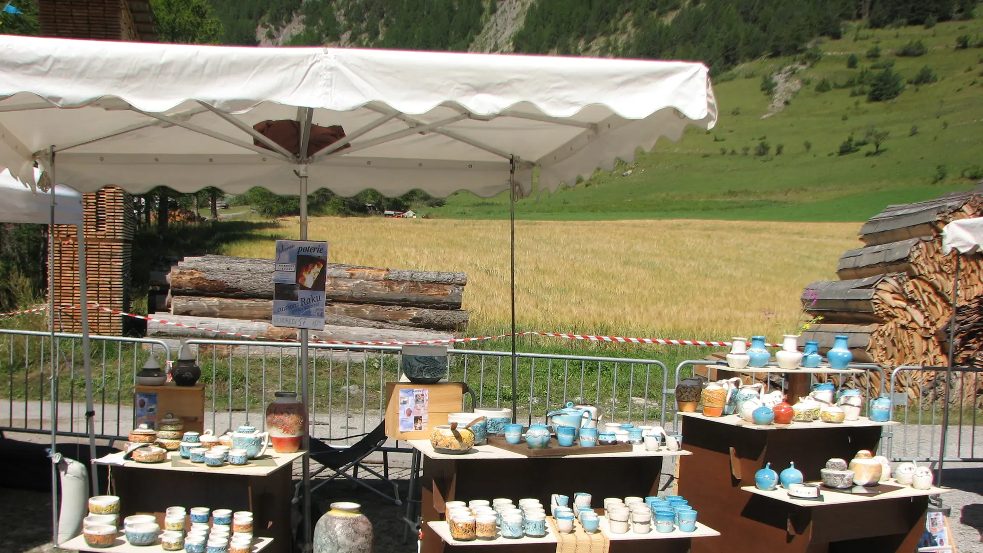 J'expose ma production en Raku sur un marché.