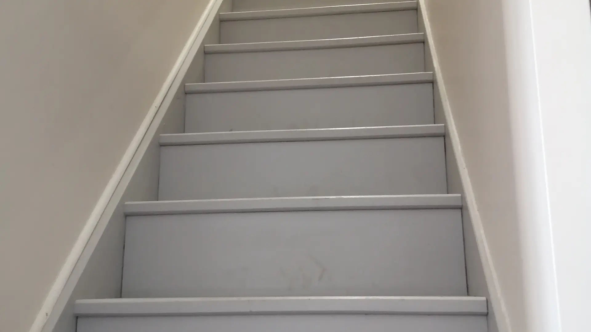 Escalier menant aux chambres