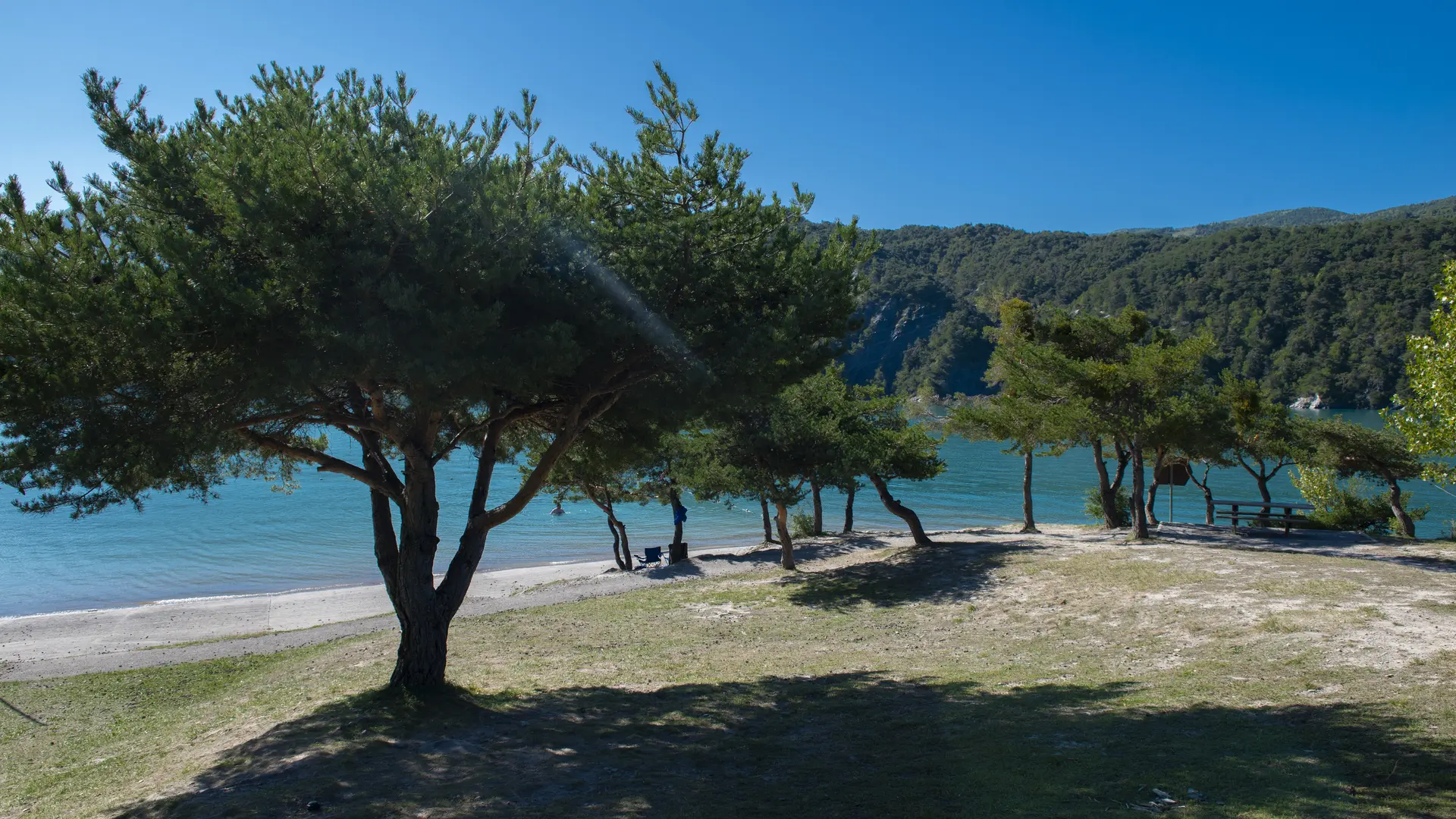 Plage de Port Saint-Pierre - Le Sauze-du-Lac