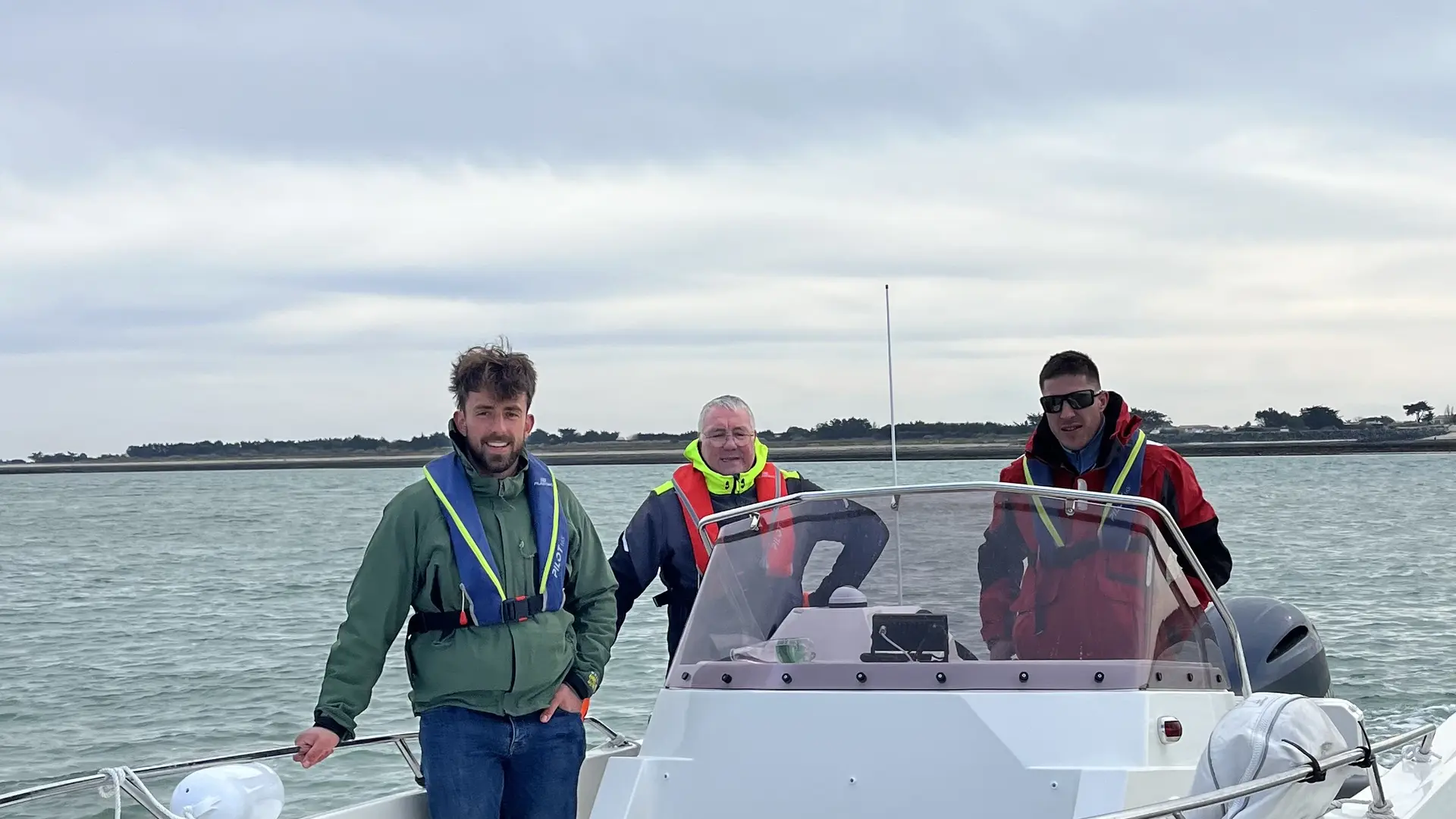 Personnes navigant sur le bateau