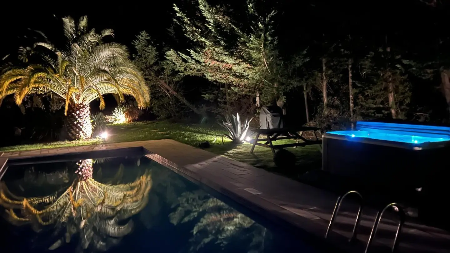 Villa palmeraie Nice® Aspremont 06 -Vue de nuit-Gîtes de France des Alpes-Maritimes