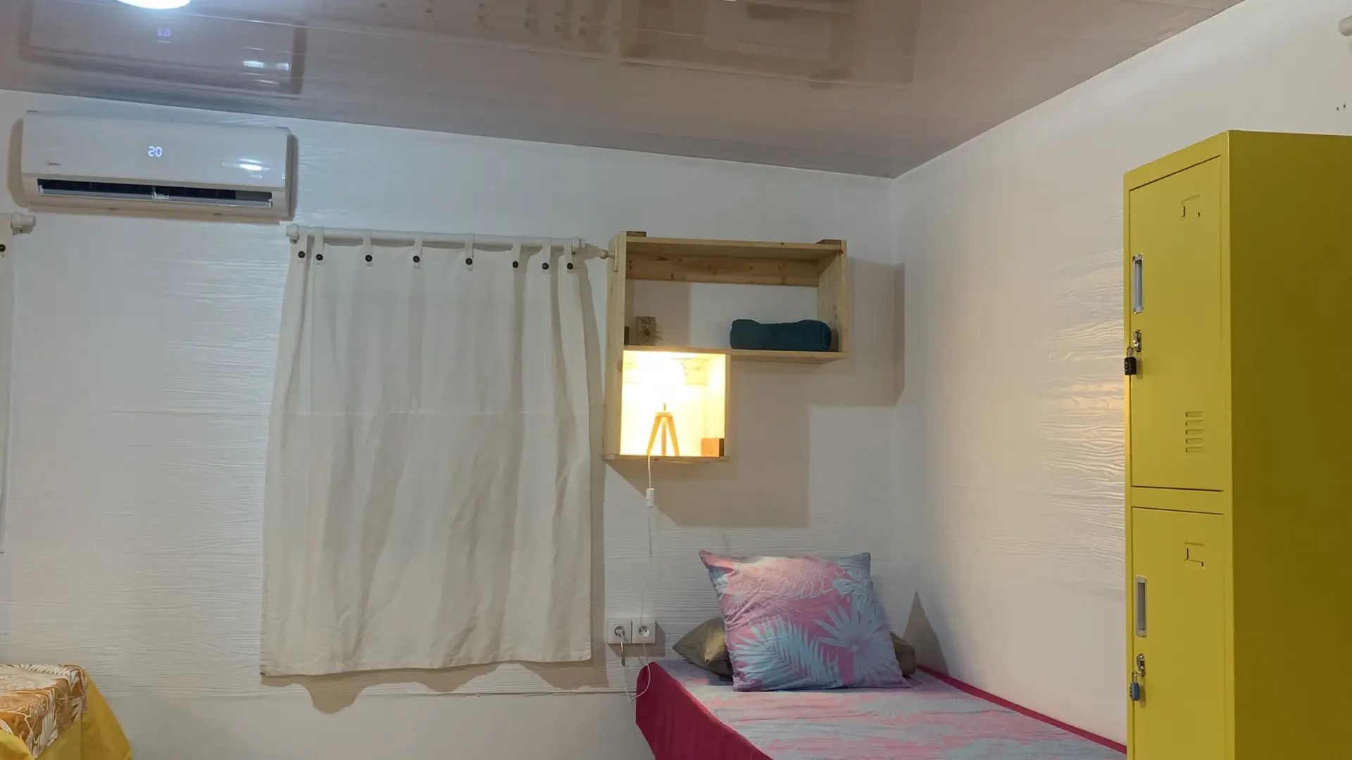 air-conditioned-dorm-locker-rangiroa