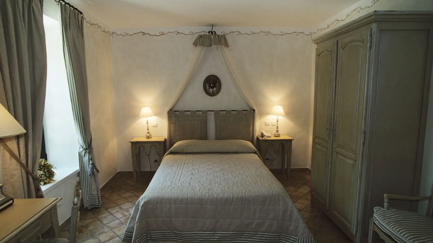 Coll. Hôtel du Poète