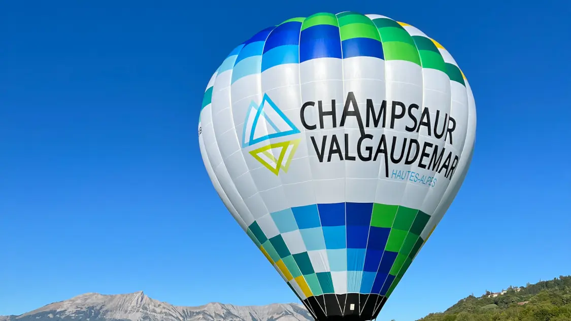 Vol libre en montgolfière au-dessus de la vallée du Champsaur