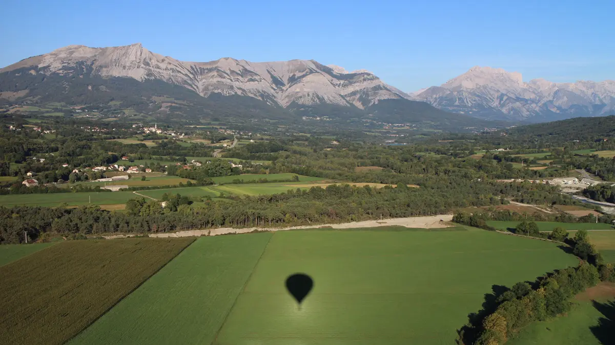 Vol libre en montgolfière au-dessus de la vallée du Champsaur