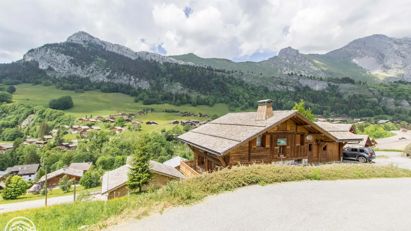 accès au chalet et vue dégagée