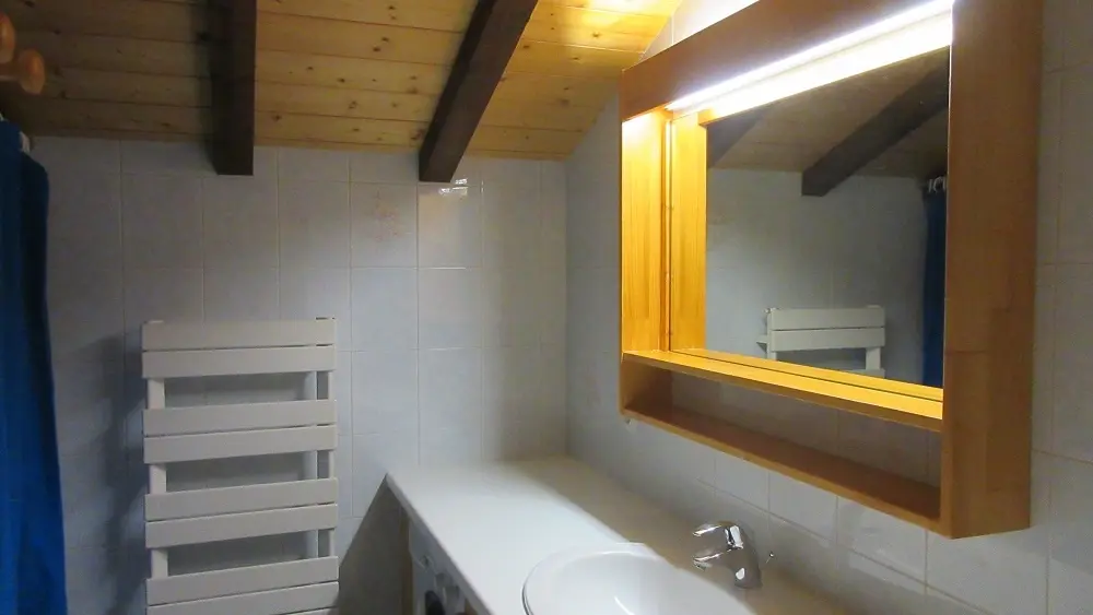 SALLE DE BAIN AVEC DOUCHE