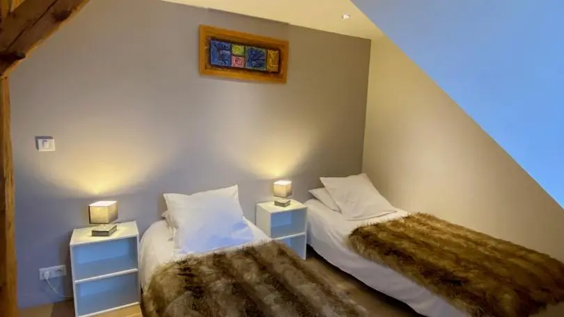 chambre 1 aménagée en 2 lits simples