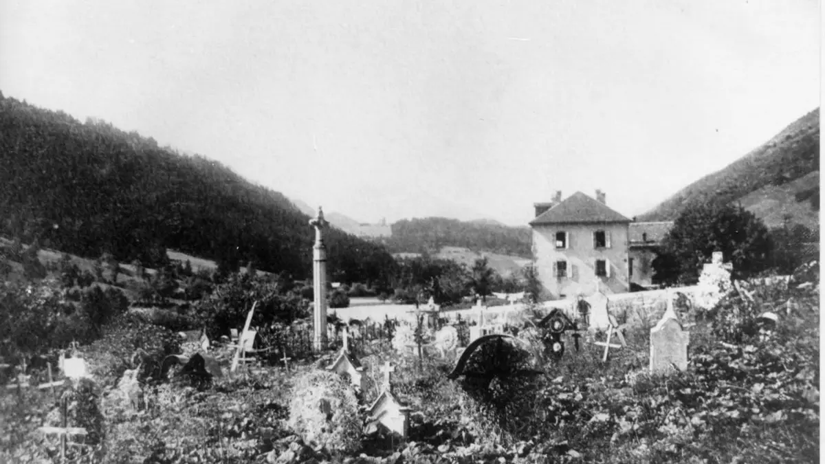 Le cimetière, milieu XXème siècle
