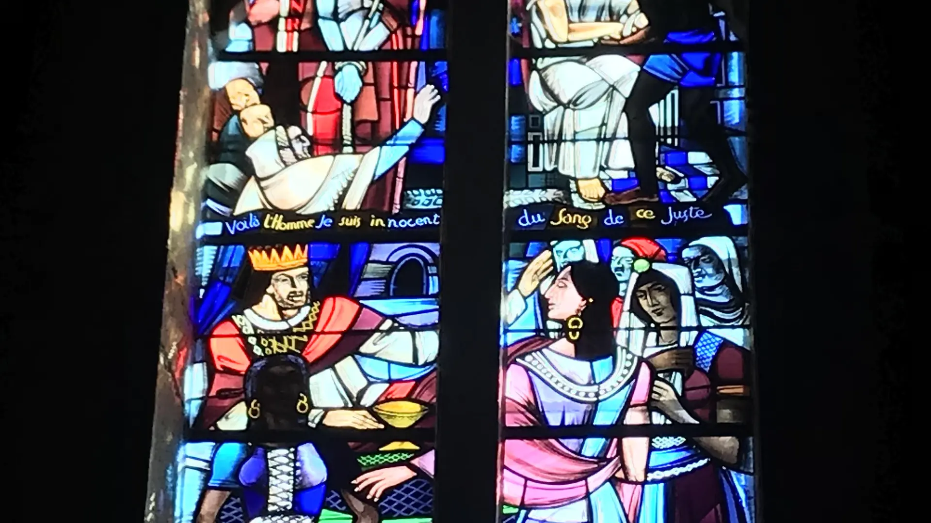 Vitrail de l'église de Chalmazel