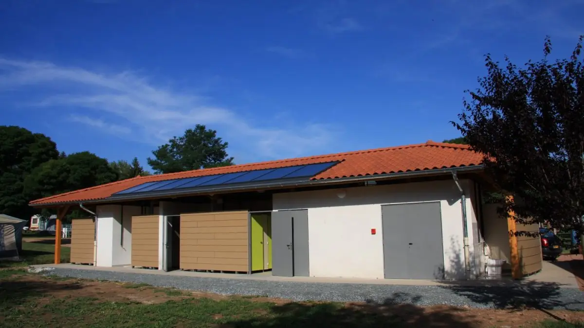 Sanitaires du camping de la Pra