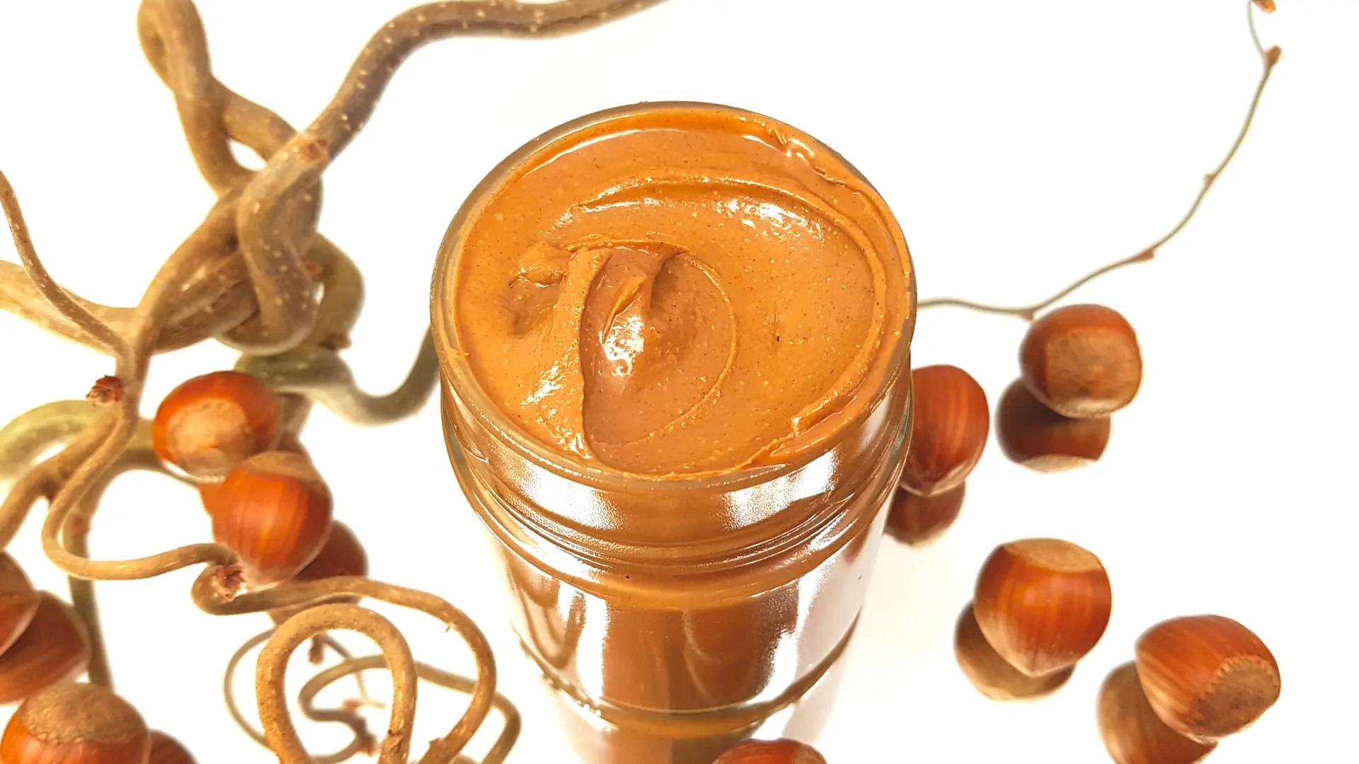 A tartiner ou à déguster à la petite cuillère, découvrez cette pâte à tartiner à la noisette et au chocolat au lait. Existe également au chocolat noir.