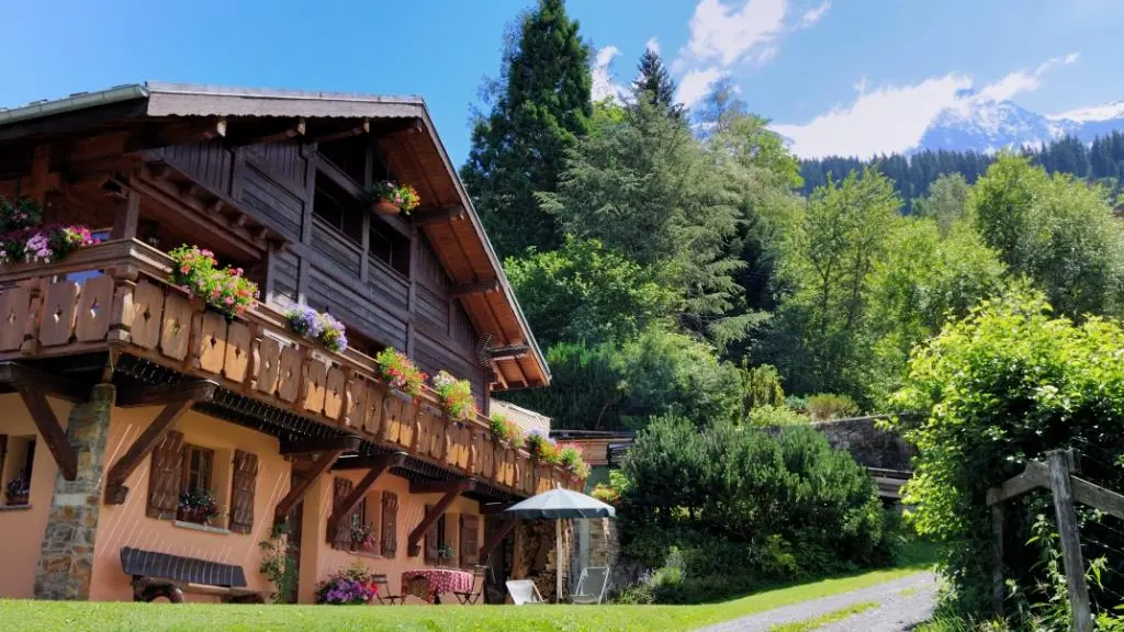 rez de jardin, plein sud. tranquillité et belle vue.
