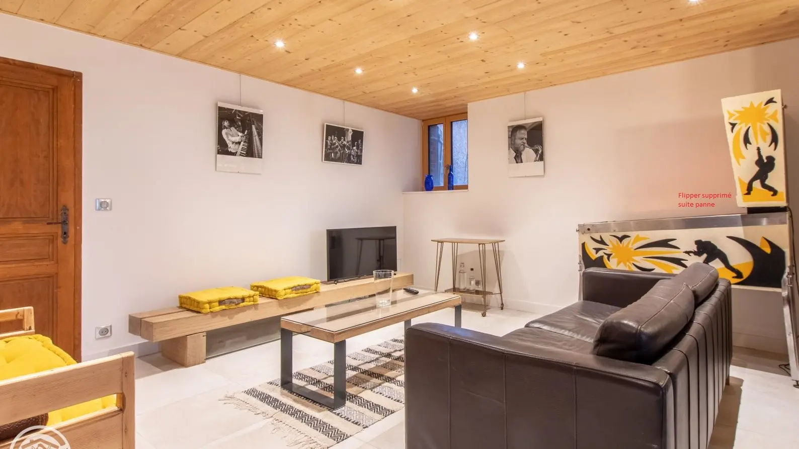 Espace séjour/TV (le flipper n'est plus présent)