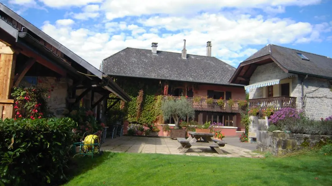Le gîte et les bâtiments environnant du Moulin Dollay (gîte, camping...)