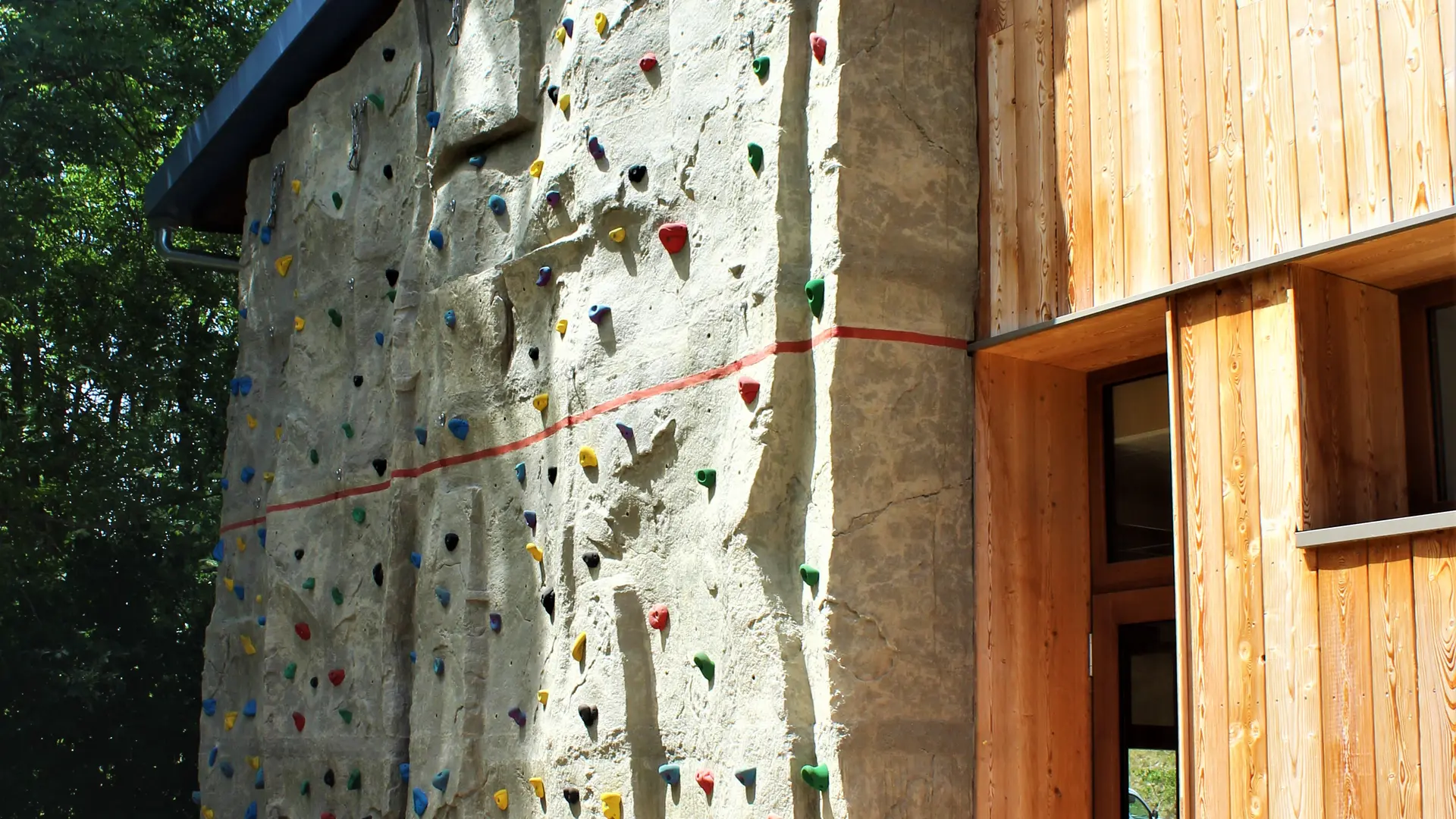 Centre de vacances La Martéguale - mur d'escalade