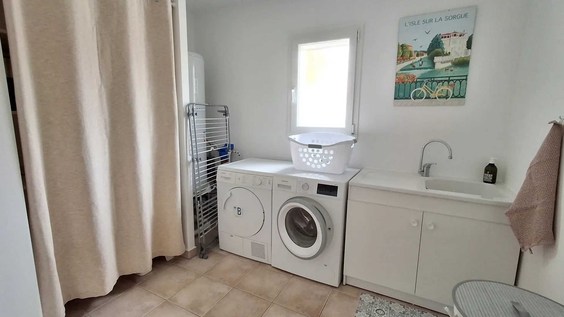 La Bastide de Laura_L'Isle-sur-la-Sorgue cellier