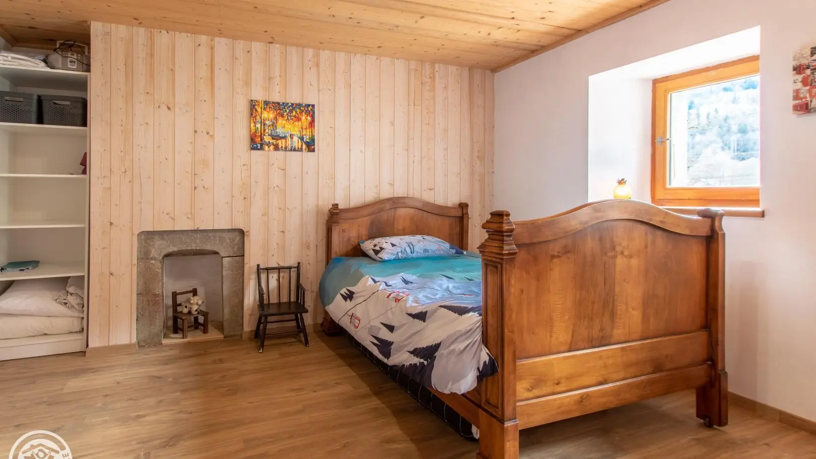 vu de la chambre enfant sur le lit de 120 cm