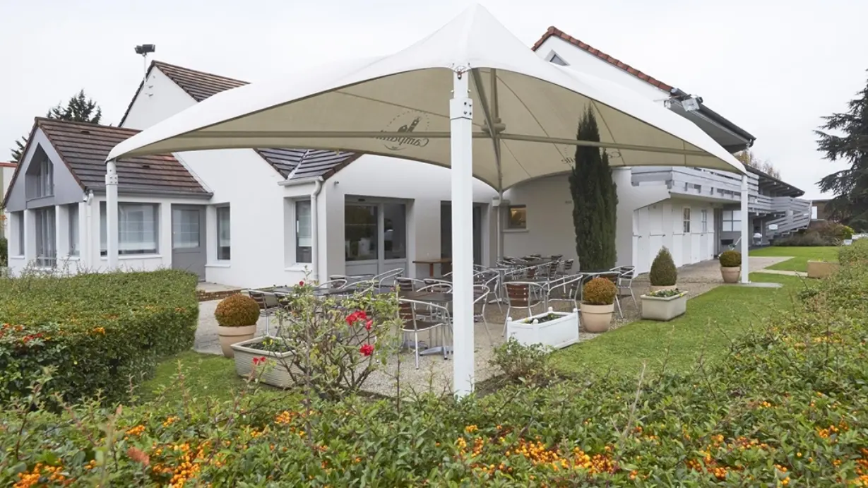 Terrasse Campanile Montesson