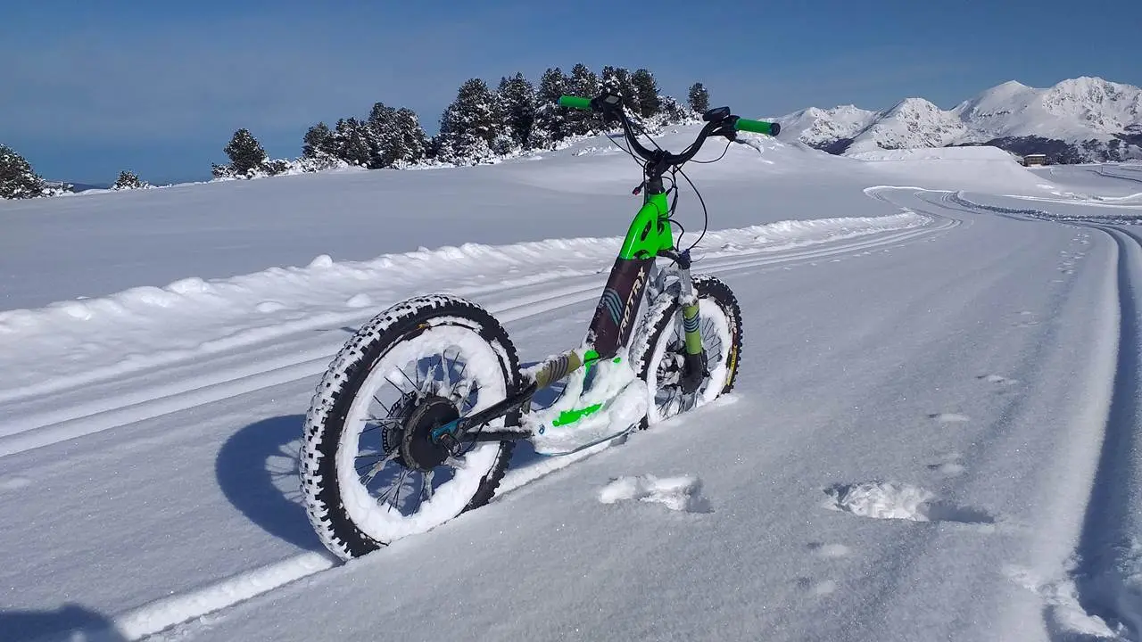 trottinette dans la neige