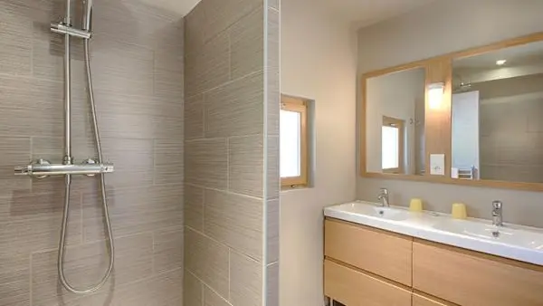 salle de bain au rez de chaussée