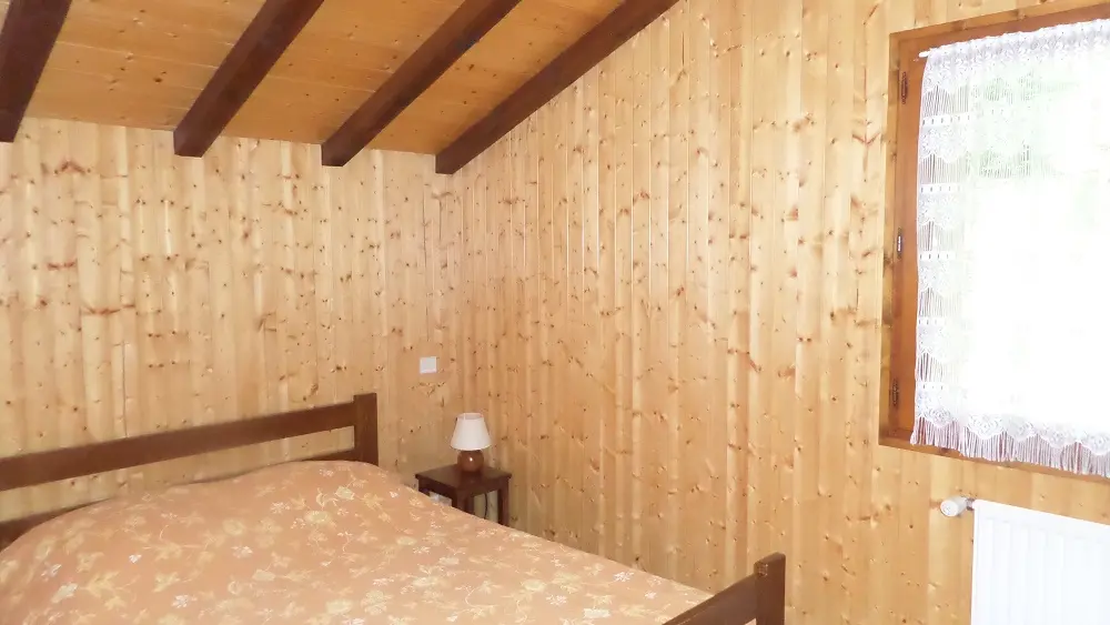 CHAMBRE AVEC FENETRE  POUTRE APPARENTE 
LIT 140/190