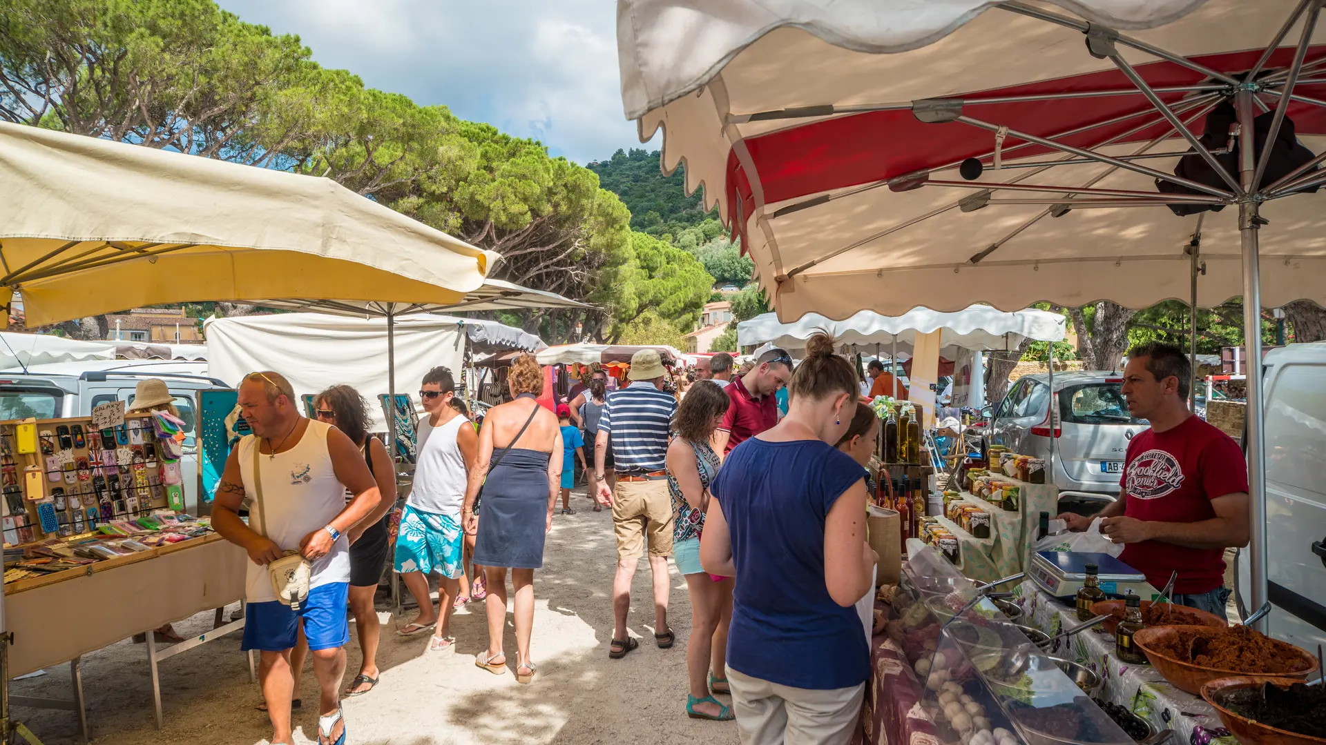 Stands marchés Place St François
