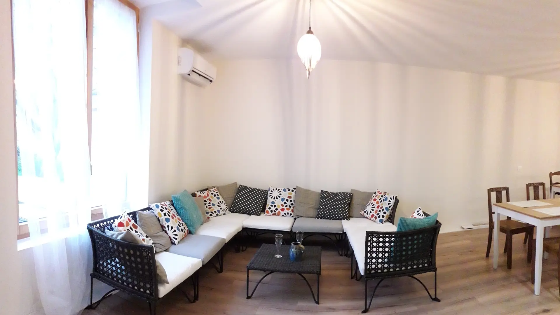 grande pièce rez de chaussée : salon