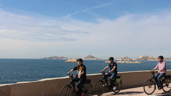 Visite des calanques à vélo électrique et Guide Virtuel