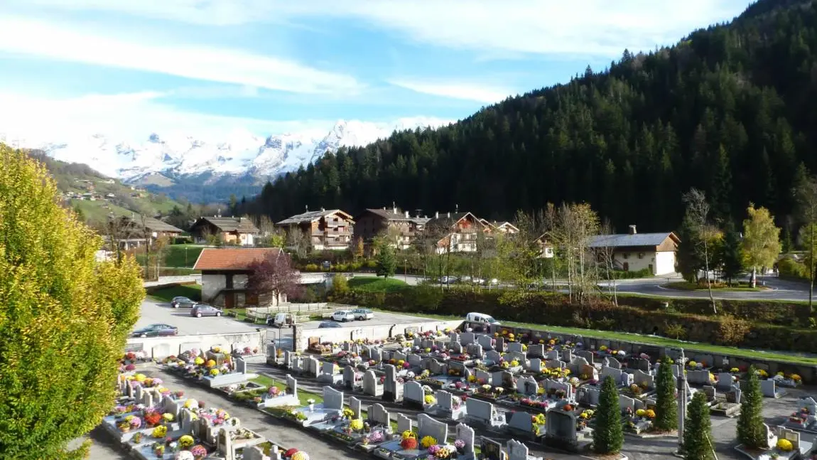 Cimetière du Grand-Bornand à la Toussaint