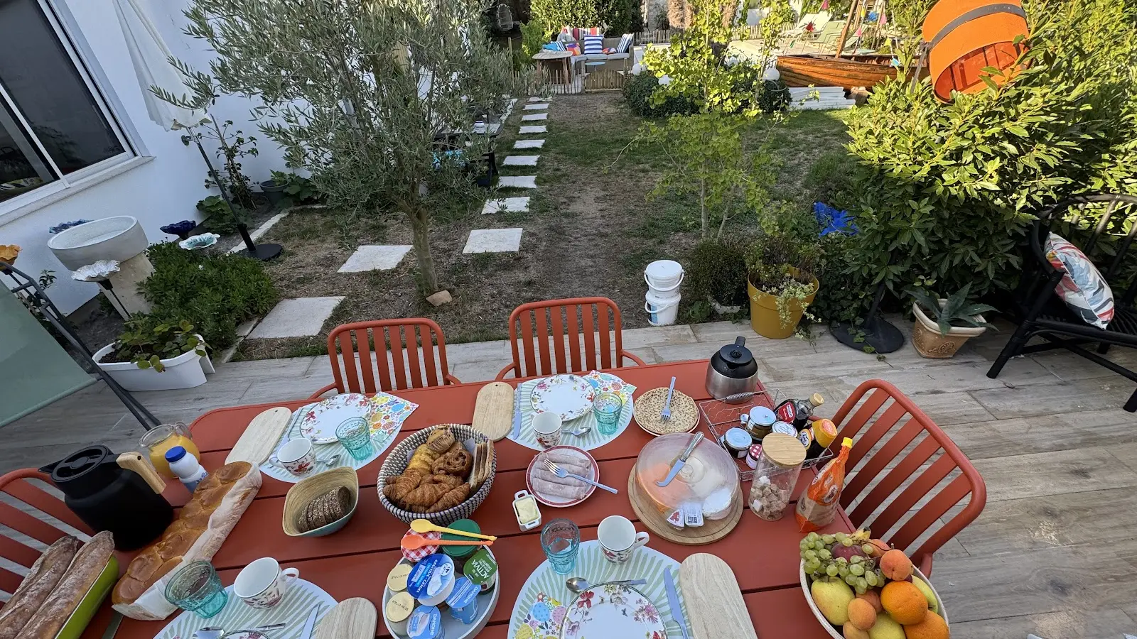 Petit déjeuner en terrasse