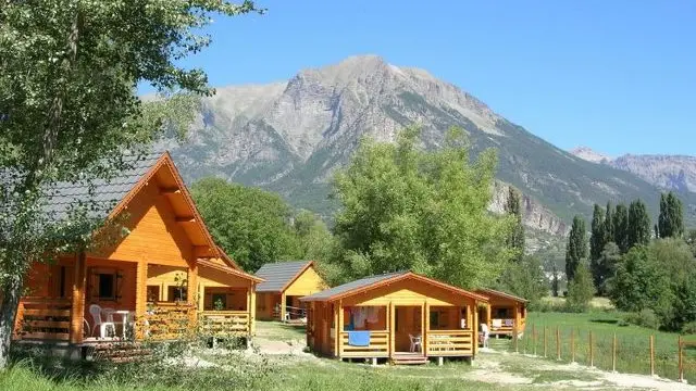 Camping Les Cariamas - Châteauroux-les-Alpes