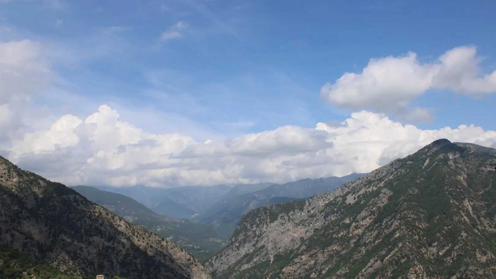 Vue sur la vallée Utelle - Gîtes de France Alpes-Maritimes