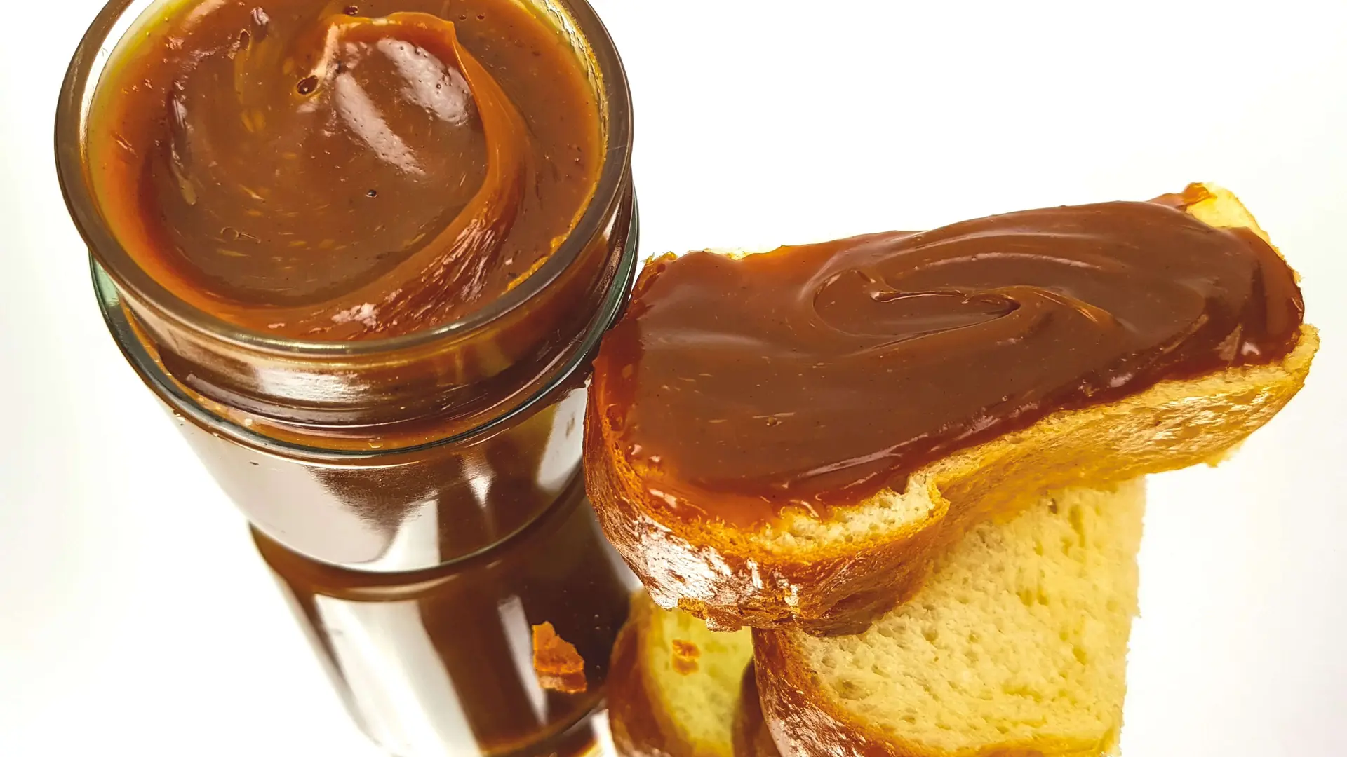 A tartiner ou à déguster à la petite cuillère, découvrez cette pâte à tartiner au caramel au beurre salé