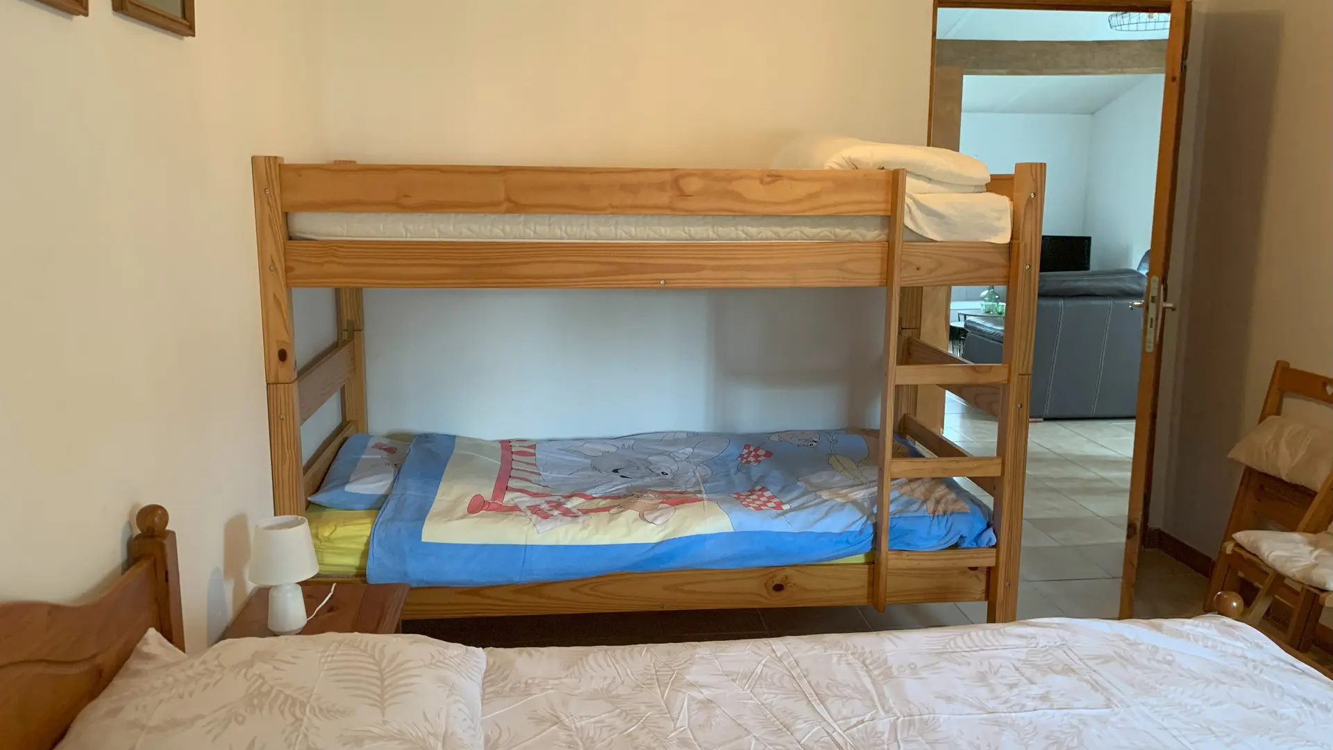 Chambre 1 lit 140 2 lits 90 superposés