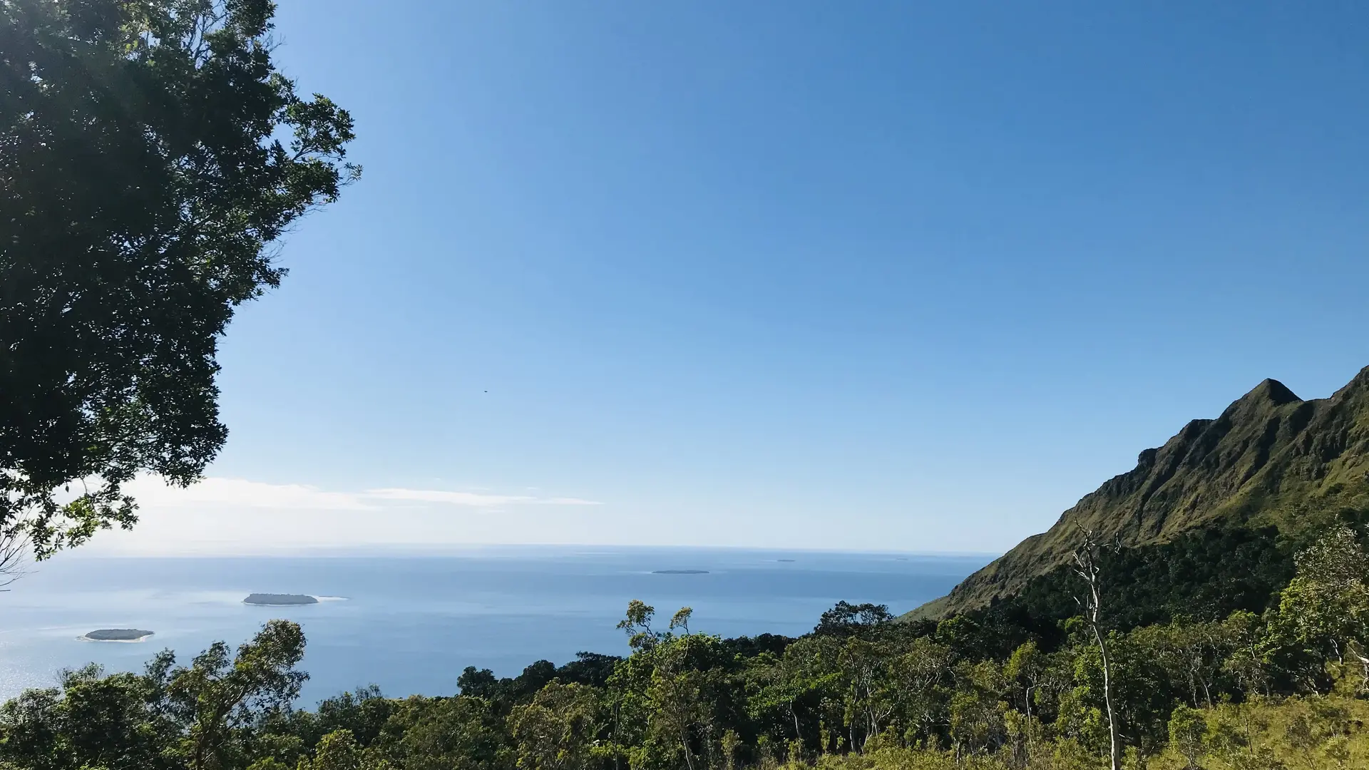 mer, lagon, roches de la ouaième, hienghène, randonnée, côte océanienne