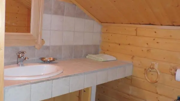 Salle d'eau dans chambre 2