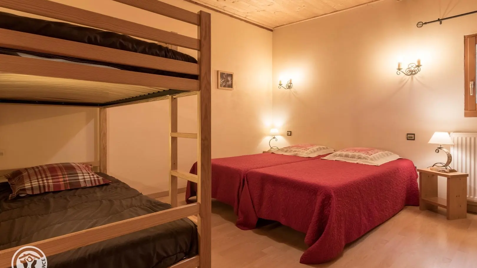 Un lit médicalisé peut être installé dans cette chambre (Sur demande auprès de la pharmacie de Thônes)