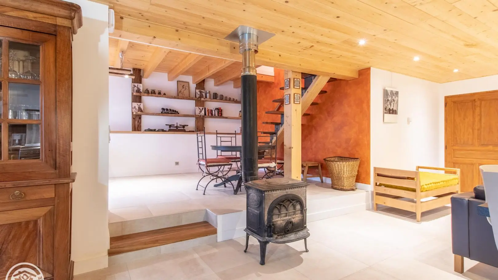 Accès espace lecture en demi-niveau