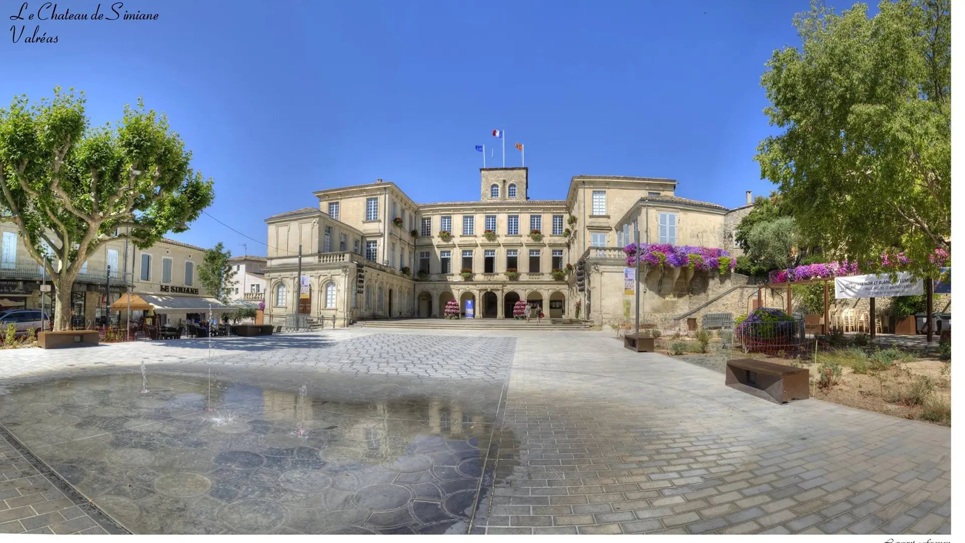 Place Aristide Briand - Château de Simiane