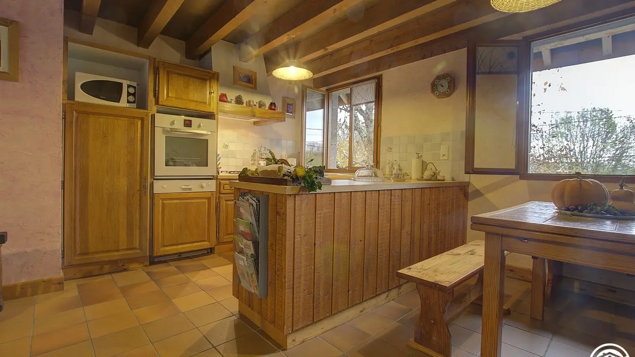 Cuisine ouverte et coin repas