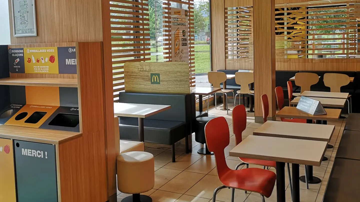 McDonalds Sallanches salle