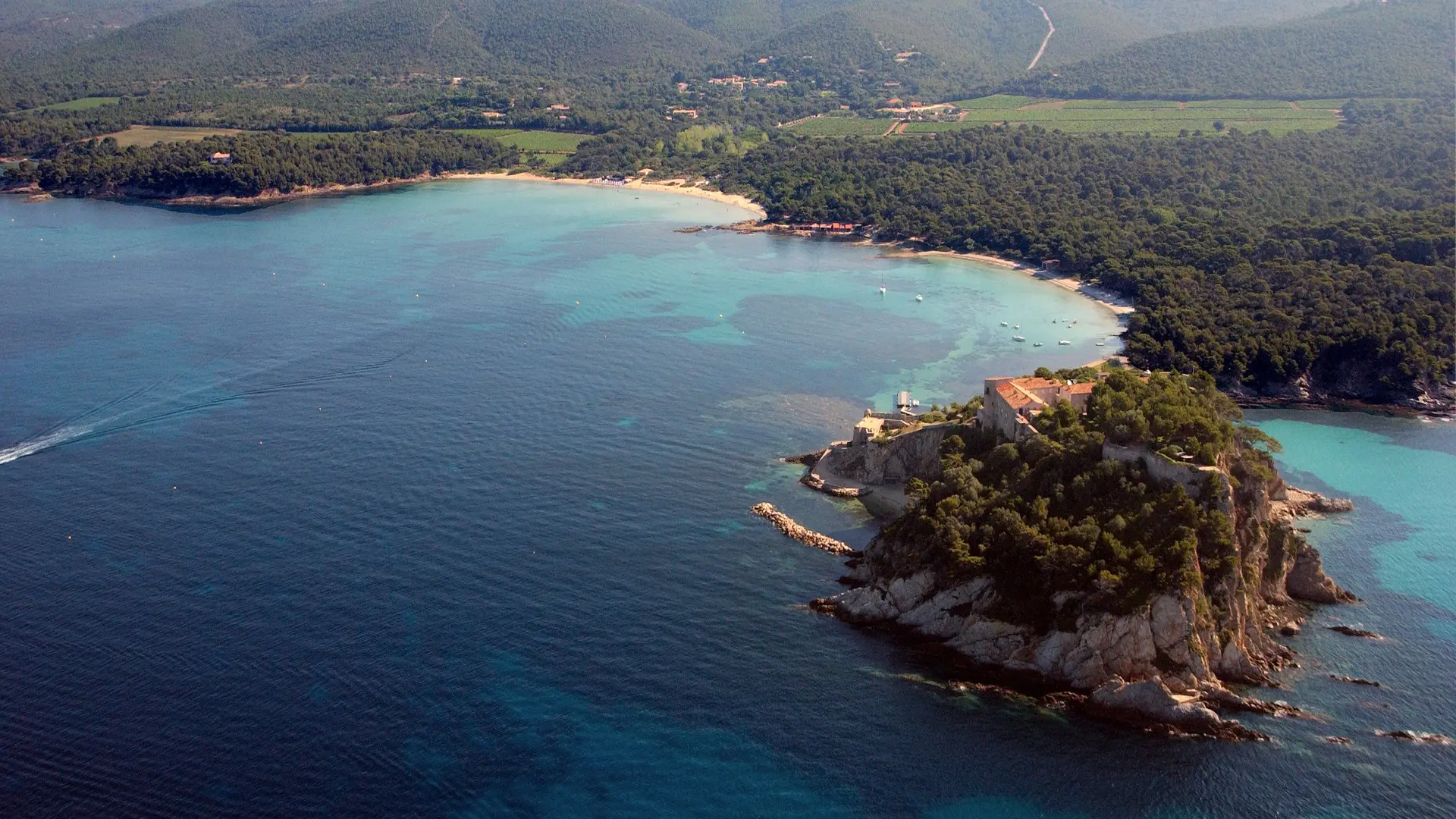 Promenade côtière en Méditerranée Porte des Maures